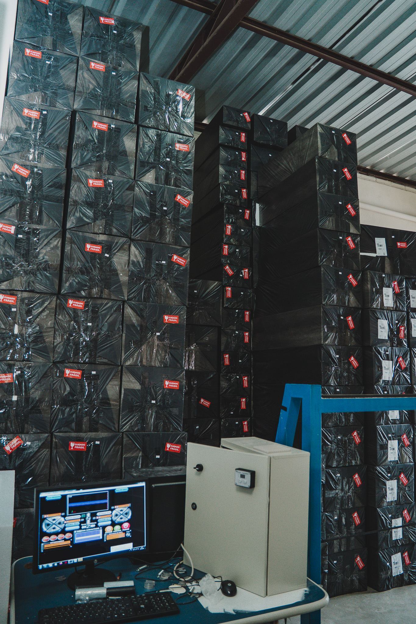 Estoque de produtos de Isopor EPS embalados